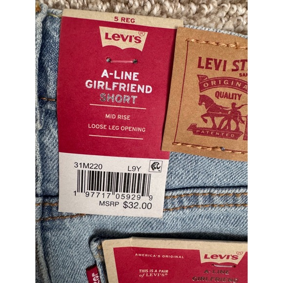 Levi's Girls A-Line Girlfriend Stretch Denim Shorts Light Wash Distressed Size 5 - Picture 3 of 5